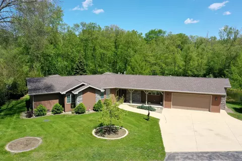 27 Birchwood Ln, Saint Anne, IL 60964