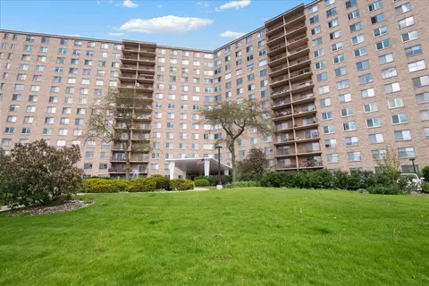 6833 N Kedzie Ave #701, Chicago, IL 60645