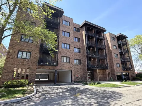 9375 Landings Ln #404, Des Plaines, IL 60016