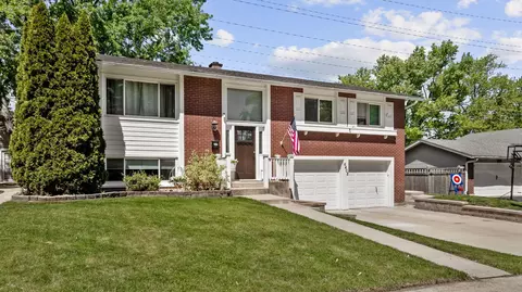 6402 Macarthur Dr, Woodridge, IL 60517