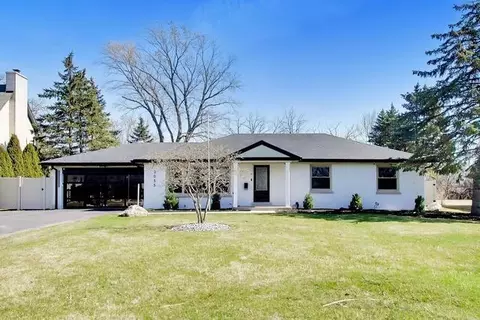 2055 Walnut Cir, Northbrook, IL 60062
