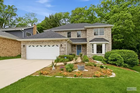 2340 Ridgewood Rd, Lisle, IL 60532