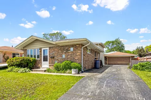 16466 Terry Ln, Oak Forest, IL 60452