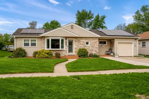 6120 John St, Loves Park, IL 61111