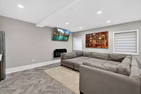 Living - 316 Nicole Way, Itasca, IL 60143 photo 2 of 4