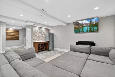 Living - 316 Nicole Way, Itasca, IL 60143 photo 4 of 4