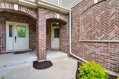 Exterior - 316 Nicole Way, Itasca, IL 60143 photo 3 of 4