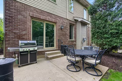Exterior - 316 Nicole Way, Itasca, IL 60143 photo 4 of 4