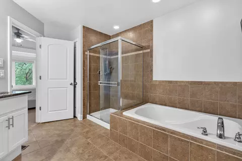 Bath - 316 Nicole Way, Itasca, IL 60143 photo 3 of 6