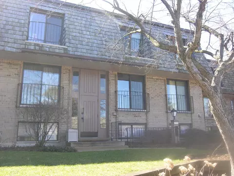 1706 Northfield Sq #D, Northfield, IL 60093