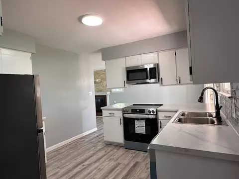 Kitchen - 1500 S 14th St, Herrin, IL 62948 photo 3 of 5