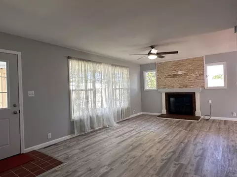 Living - 1500 S 14th St, Herrin, IL 62948 photo 1 of 3