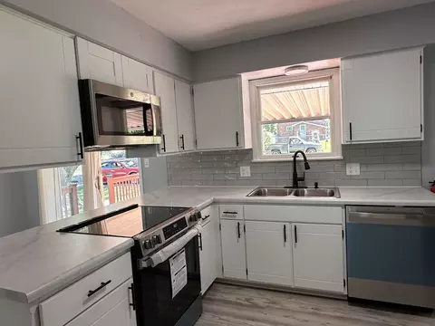 Kitchen - 1500 S 14th St, Herrin, IL 62948 photo 1 of 5