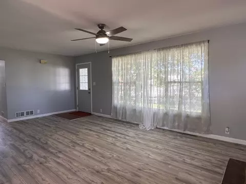 Living - 1500 S 14th St, Herrin, IL 62948 photo 2 of 3