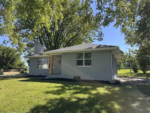 Exterior - 1500 S 14th St, Herrin, IL 62948 photo 4 of 12