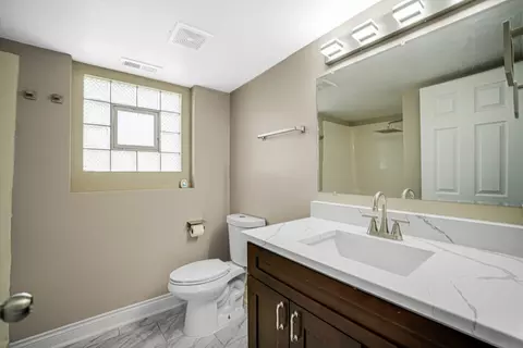 Bath - 16428 Turner Ave, Markham, IL 60428 photo 2 of 2