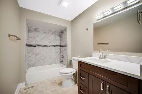 Bath - 16428 Turner Ave, Markham, IL 60428 photo 1 of 2