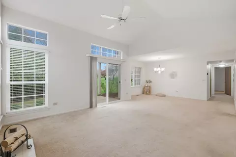 Living - 442 Cromwell Cir #1, Bartlett, IL 60103 photo 5 of 8