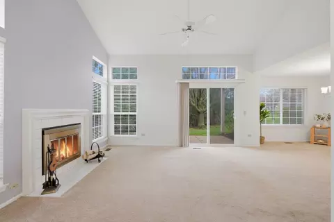 Living - 442 Cromwell Cir #1, Bartlett, IL 60103 photo 6 of 8
