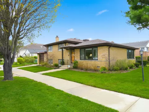 3955 W Greenleaf Ave, Lincolnwood, IL 60712