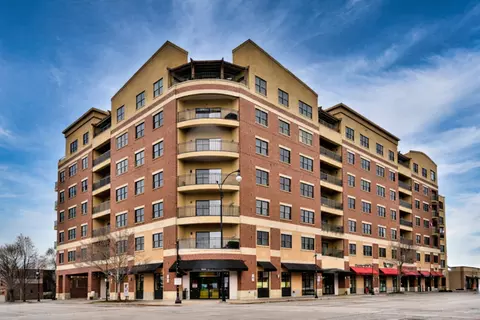 4953 Oakton St #608, Skokie, IL 60077
