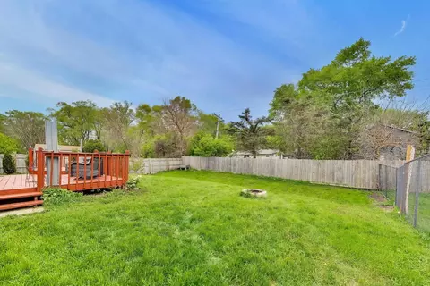 Exterior - 1410 N Scully Dr, Mchenry, IL 60050 photo 6 of 7