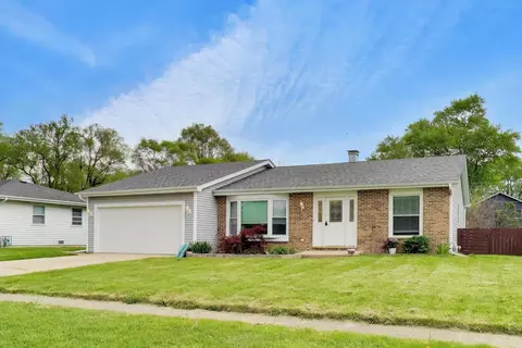 Exterior - 1410 N Scully Dr, Mchenry, IL 60050 photo 2 of 7