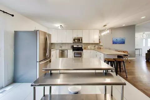 Kitchen - 1410 N Scully Dr, Mchenry, IL 60050 photo 1 of 4