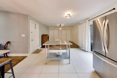 Kitchen - 1410 N Scully Dr, Mchenry, IL 60050 photo 4 of 4