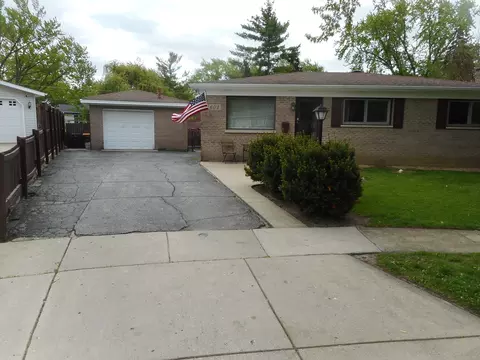 602 Bluff Ct, Streamwood, IL 60107