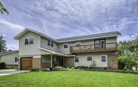 591 Sussex Ct, Elk Grove Village, IL 60007