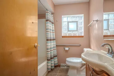 Bath - 7706 Mobile Ave, Burbank, IL 60459 photo 1 of 2