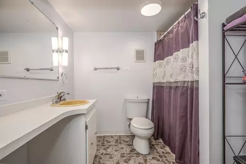 Bath - 7706 Mobile Ave, Burbank, IL 60459 photo 2 of 2