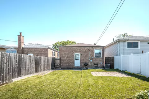 Exterior - 7706 Mobile Ave, Burbank, IL 60459 photo 1 of 1