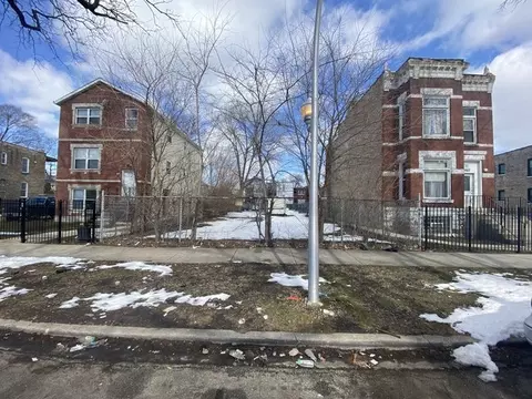 3324 W Walnut St, Chicago, IL 60624