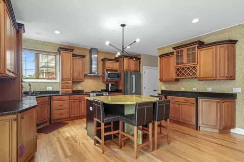 Kitchen - 267 9th St, Wheeling, IL 60090 photo 3 of 4
