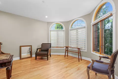 Living - 267 9th St, Wheeling, IL 60090 photo 1 of 4