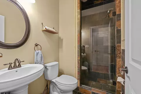 Bath - 267 9th St, Wheeling, IL 60090 photo 1 of 6