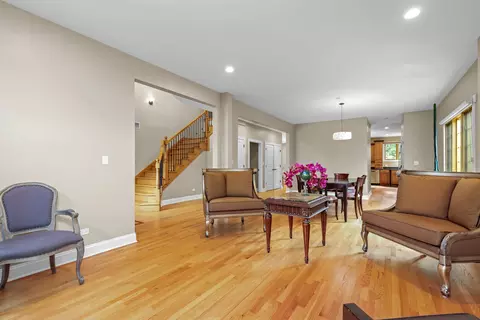 Living - 267 9th St, Wheeling, IL 60090 photo 2 of 4