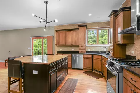 Kitchen - 267 9th St, Wheeling, IL 60090 photo 4 of 4