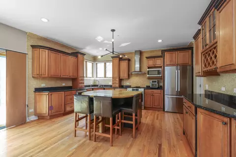 Kitchen - 267 9th St, Wheeling, IL 60090 photo 1 of 4