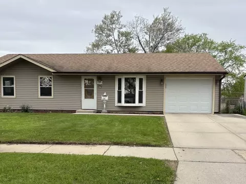 302 Ridge Cir, Streamwood, IL 60107