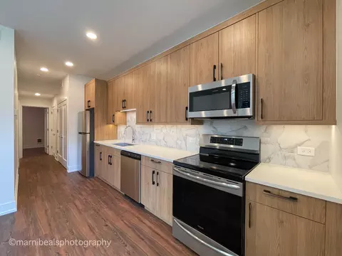 Kitchen - 6320 S Champlain Ave, Chicago, IL 60637 photo 7 of 8