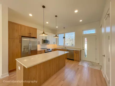 Kitchen - 6320 S Champlain Ave, Chicago, IL 60637 photo 5 of 8