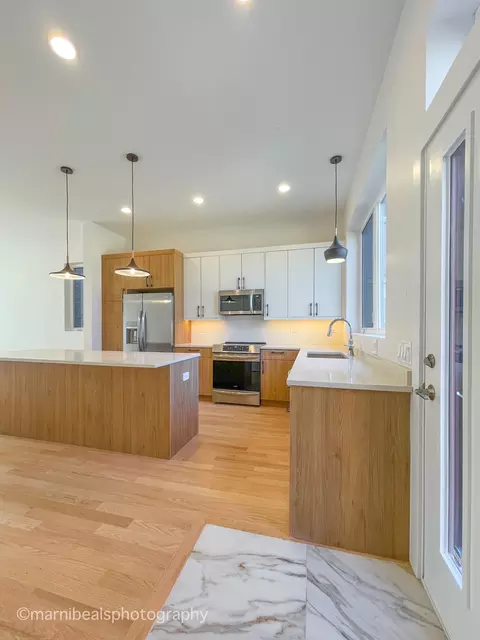 Kitchen - 6320 S Champlain Ave, Chicago, IL 60637 photo 3 of 8