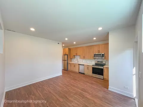 Living - 6320 S Champlain Ave, Chicago, IL 60637 photo 2 of 4