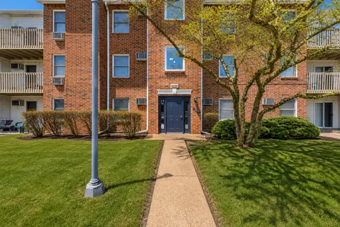 1332 Cunat Ct #2B, Lake In The Hills, IL 60156