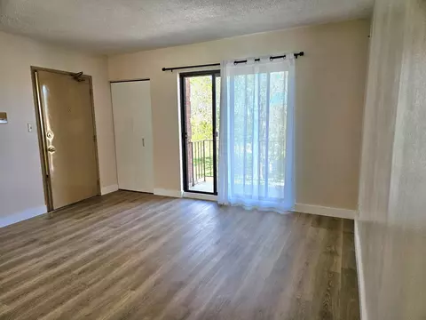 Living - 5502 Tinder Dr #5, Rolling Meadows, IL 60008 photo 1 of 2