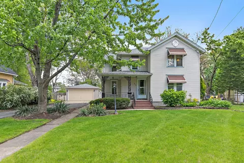 922 Douglas Ave, Aurora, IL 60505