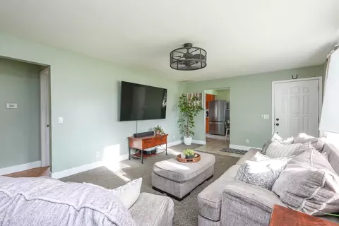Living - 540 Jonette Ave, Bradley, IL 60915 photo 3 of 3